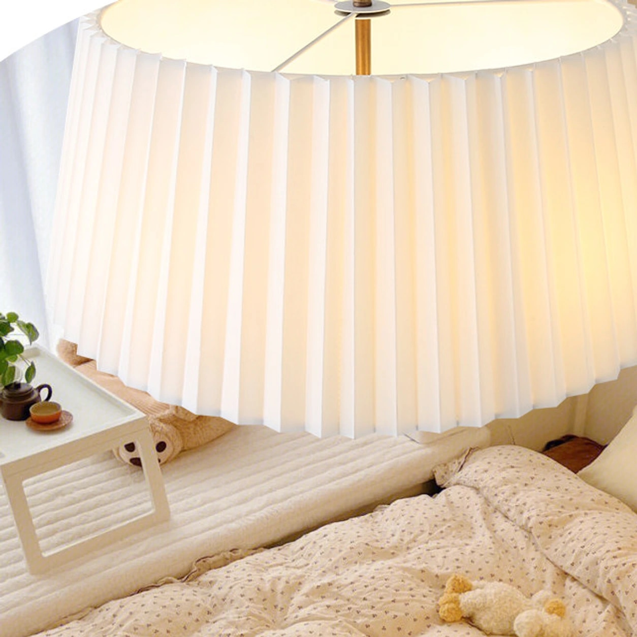 Lampadario Tela mostrato in scala per camera da letto