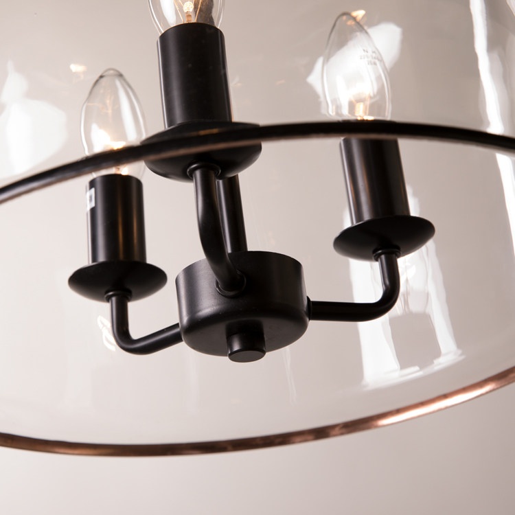 Details zum schwarzen Kerzenhalter