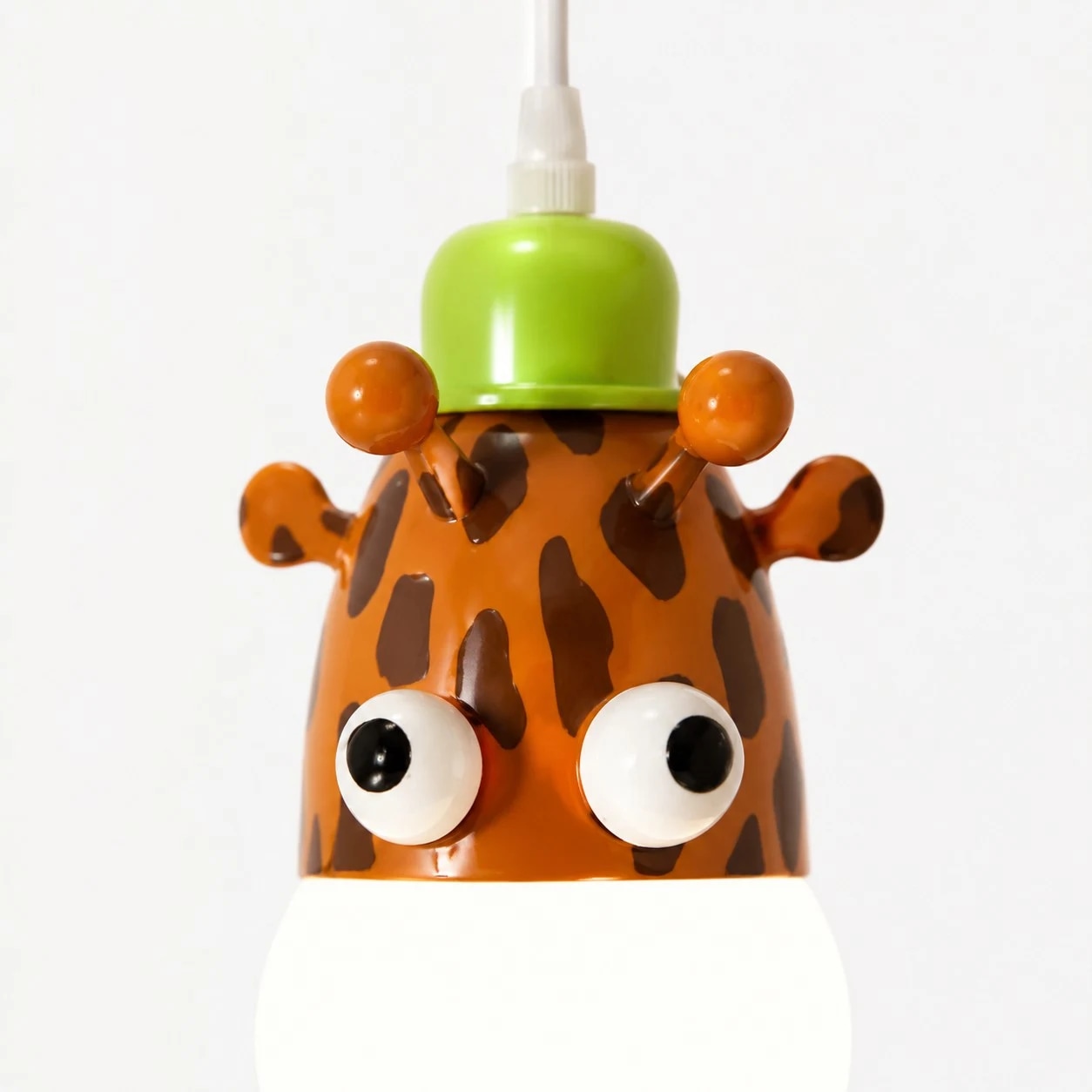 Playful details, softened light giraffe detail