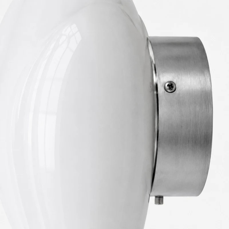 Brushed metal side mount detail