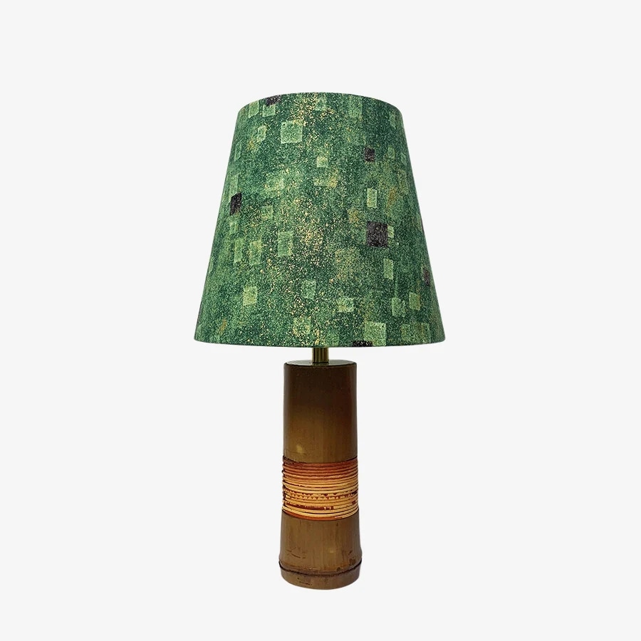 Bambusová stolní lampa s mechově zeleným stínidlem