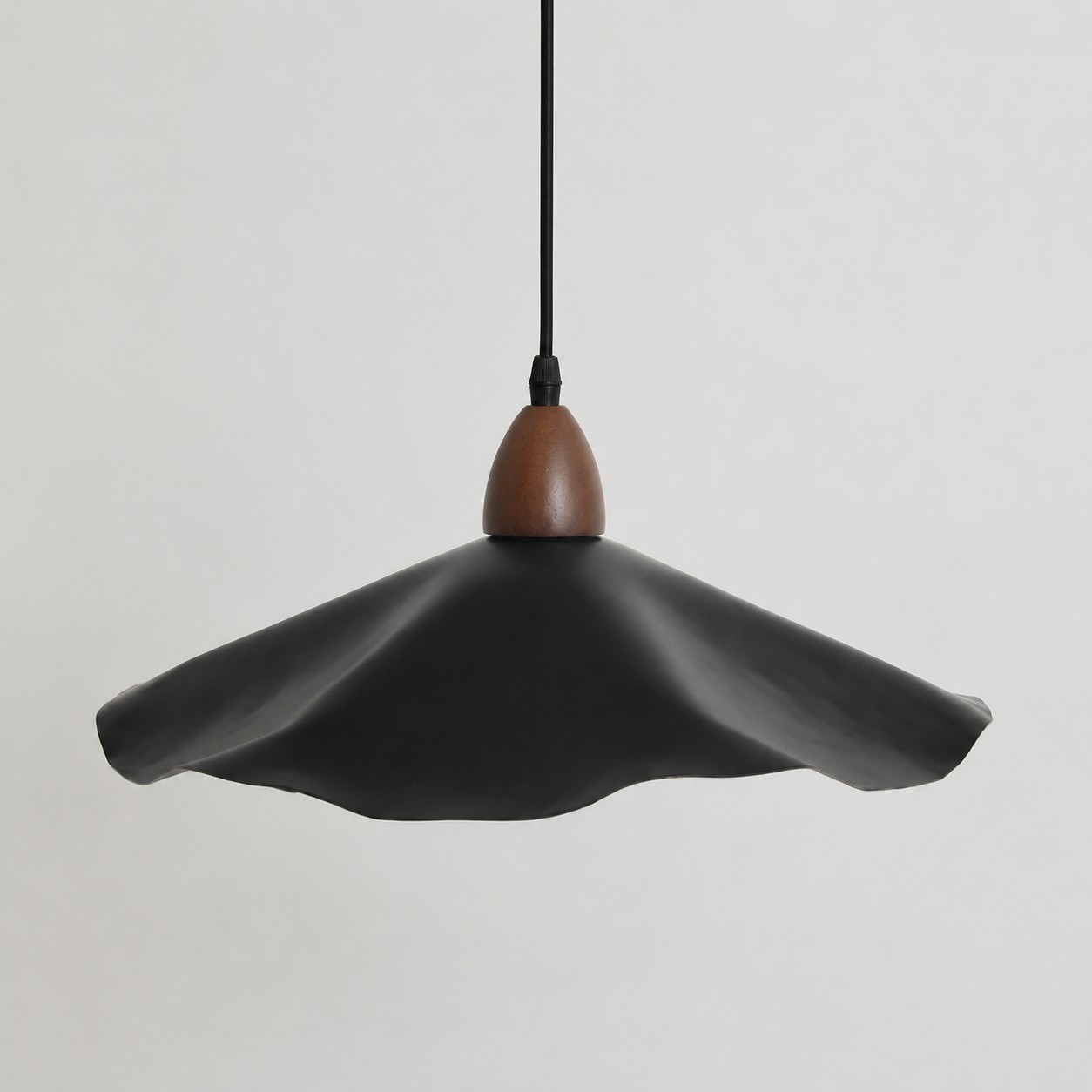 Vintage wavy pendant product view