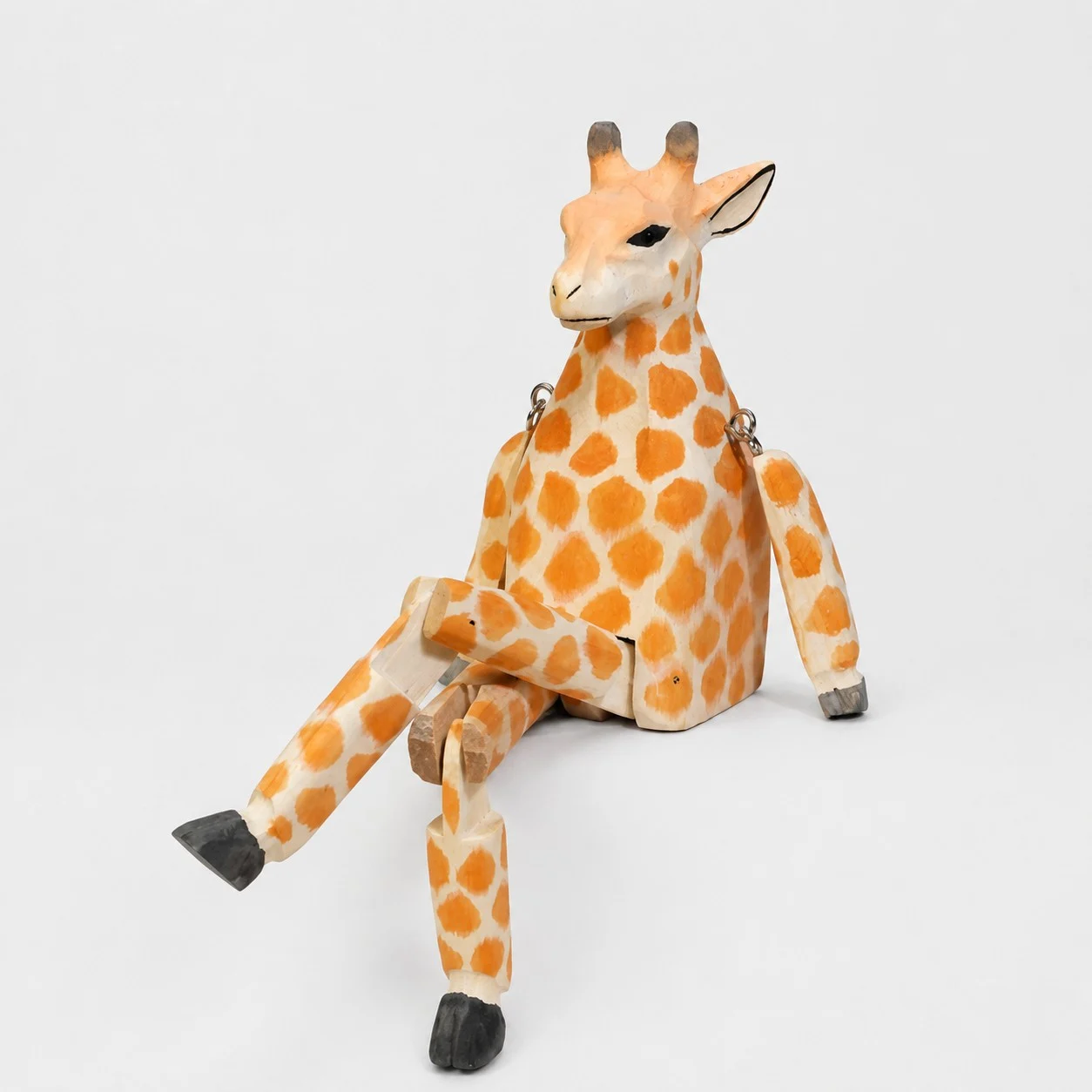 Giraffa ornamentale in legno intagliata a mano