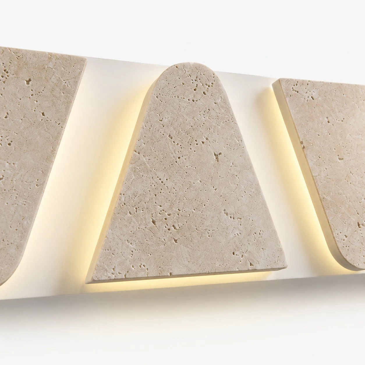 Detalle 1 del aplique de pared multicabezal con textura de travertino