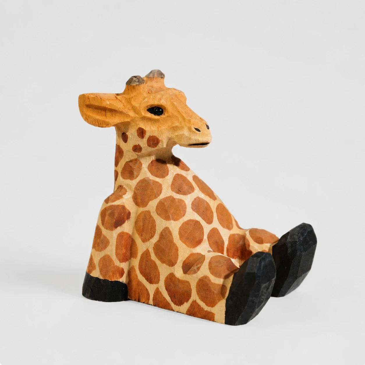 Support de téléphone en bois sculpté à la main en forme de girafe