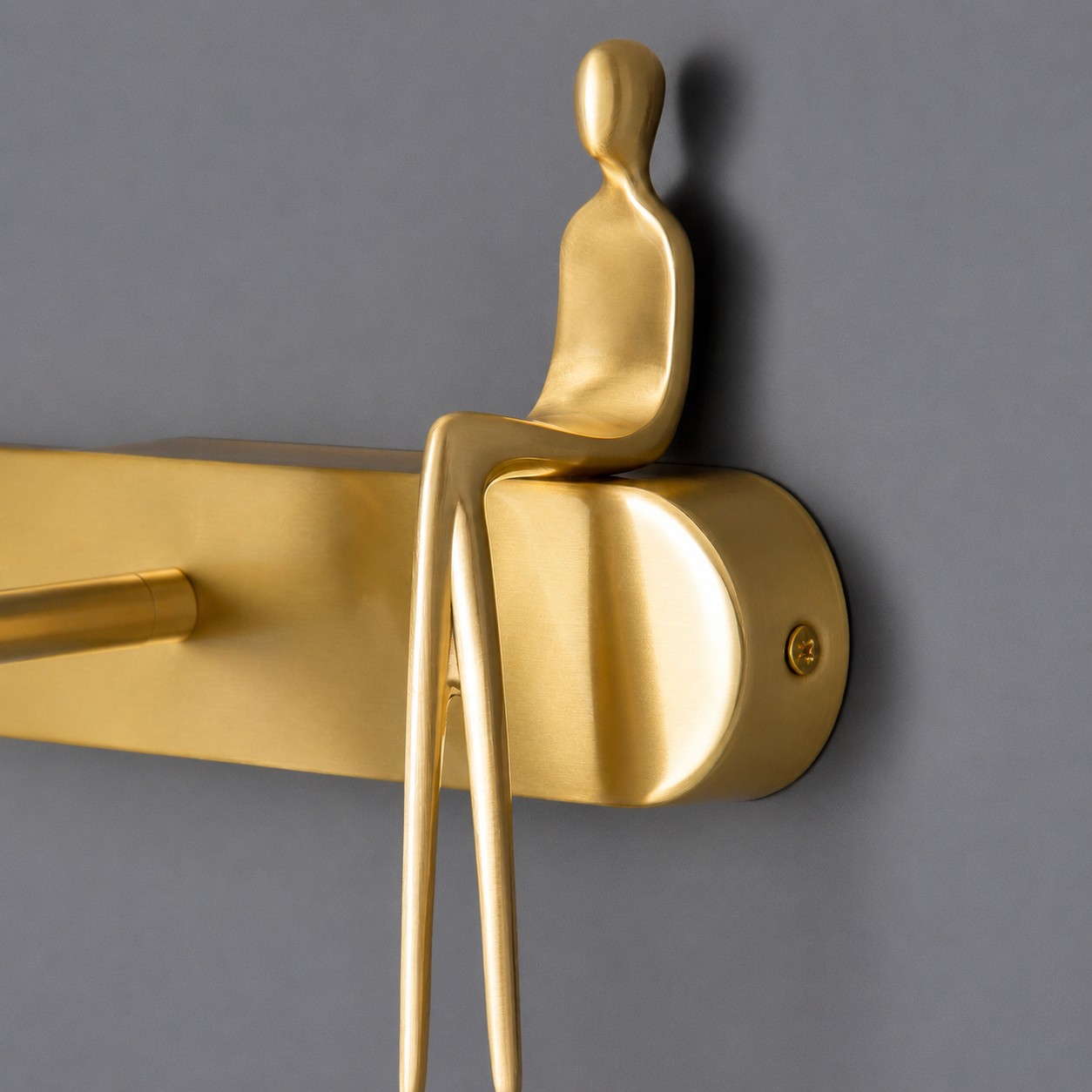 Messing-Wandplatte mit dekorativer Figur