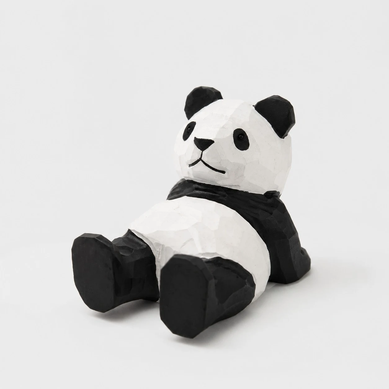 Support de téléphone en bois sculpté à la main représentant un panda couché