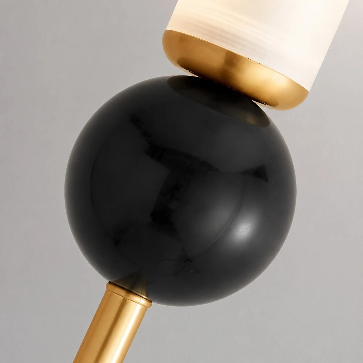 Dettaglio del globo nero