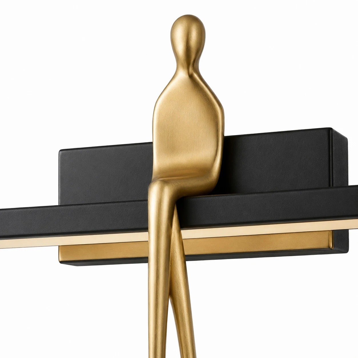 Détails sculpturaux en cuivre noir mat