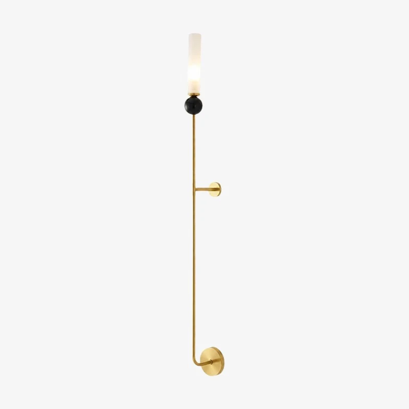 Una grande applique da parete in ottone