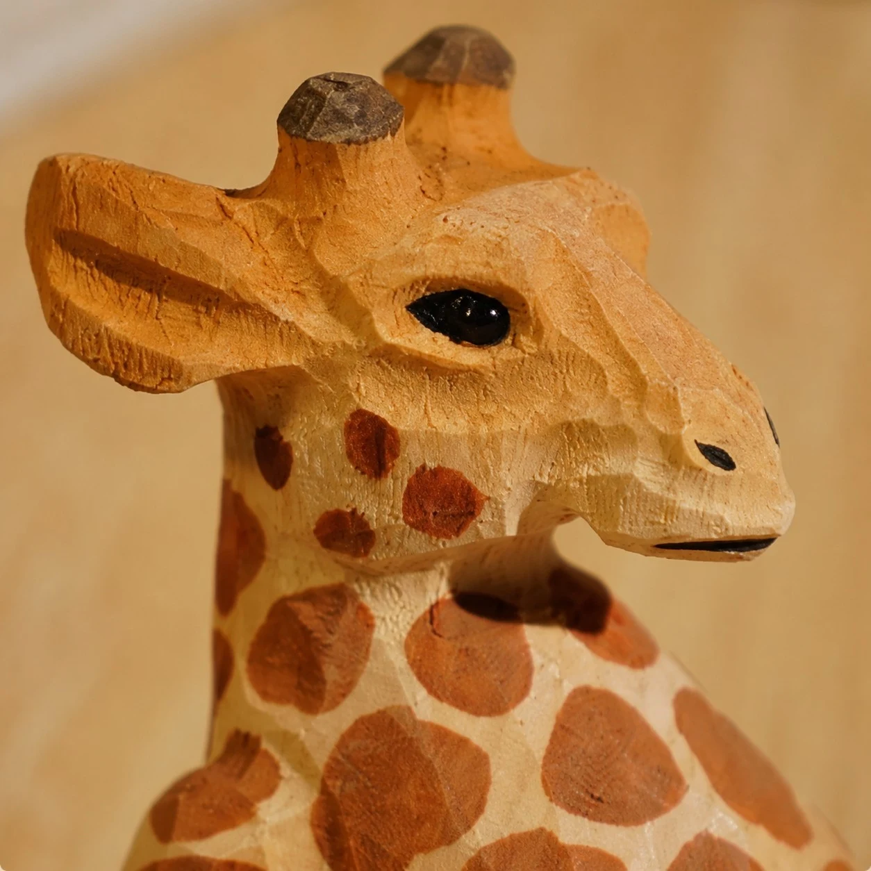 Détail de tête de girafe peint à la main