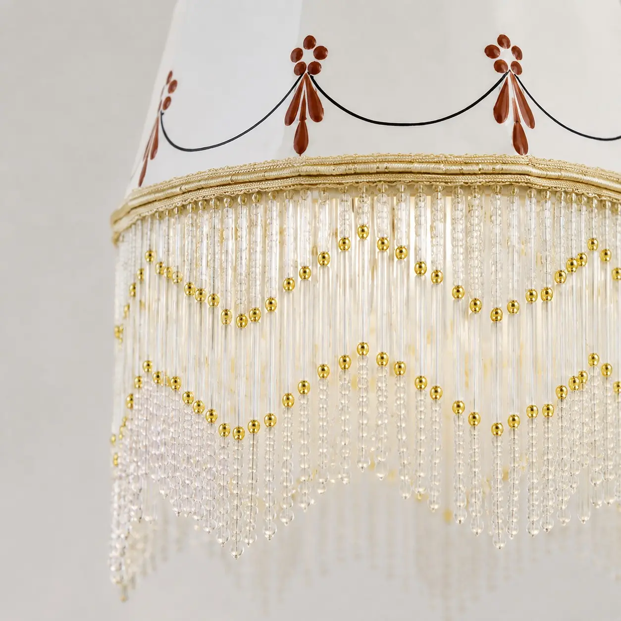 Detalhe de borla decorativa com contas