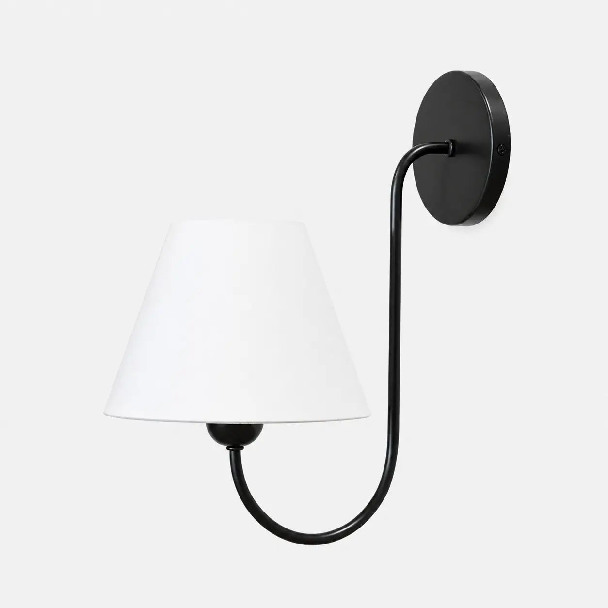 Zwarte wandlamp met gebogen arm en stoffen kap