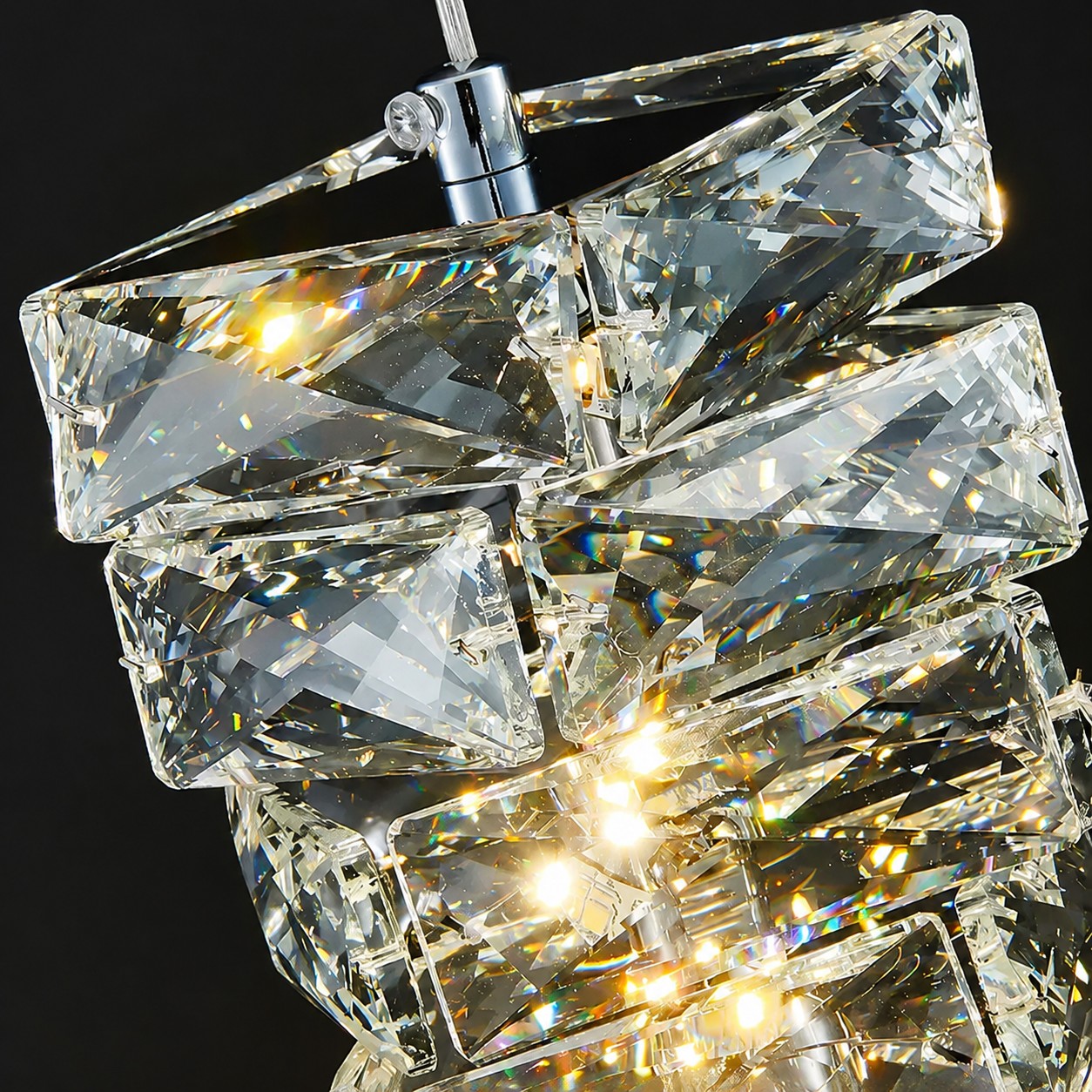 Cristal facetado com estrutura polida de precisão