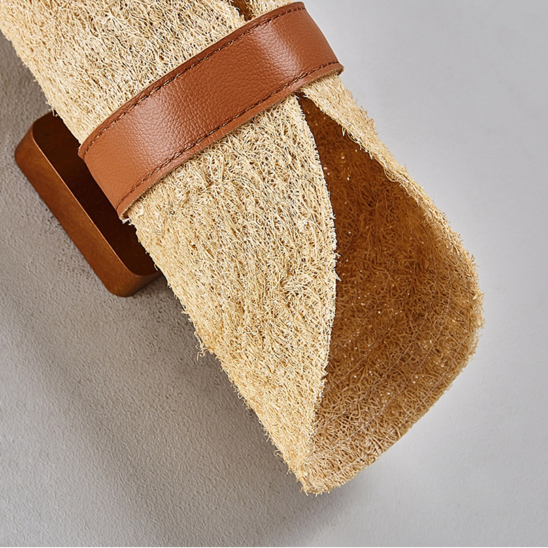 Gros plan sur l'ombre naturelle du luffa et sa texture fibreuse ouverte