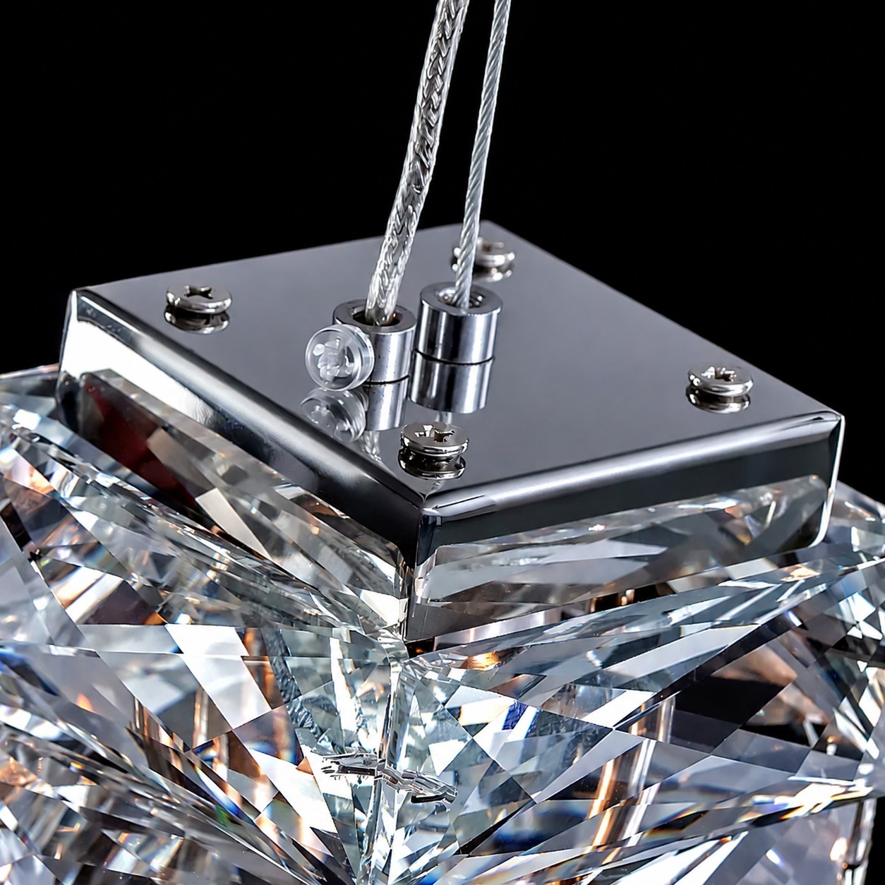 Cristal facetado com estrutura polida de precisão