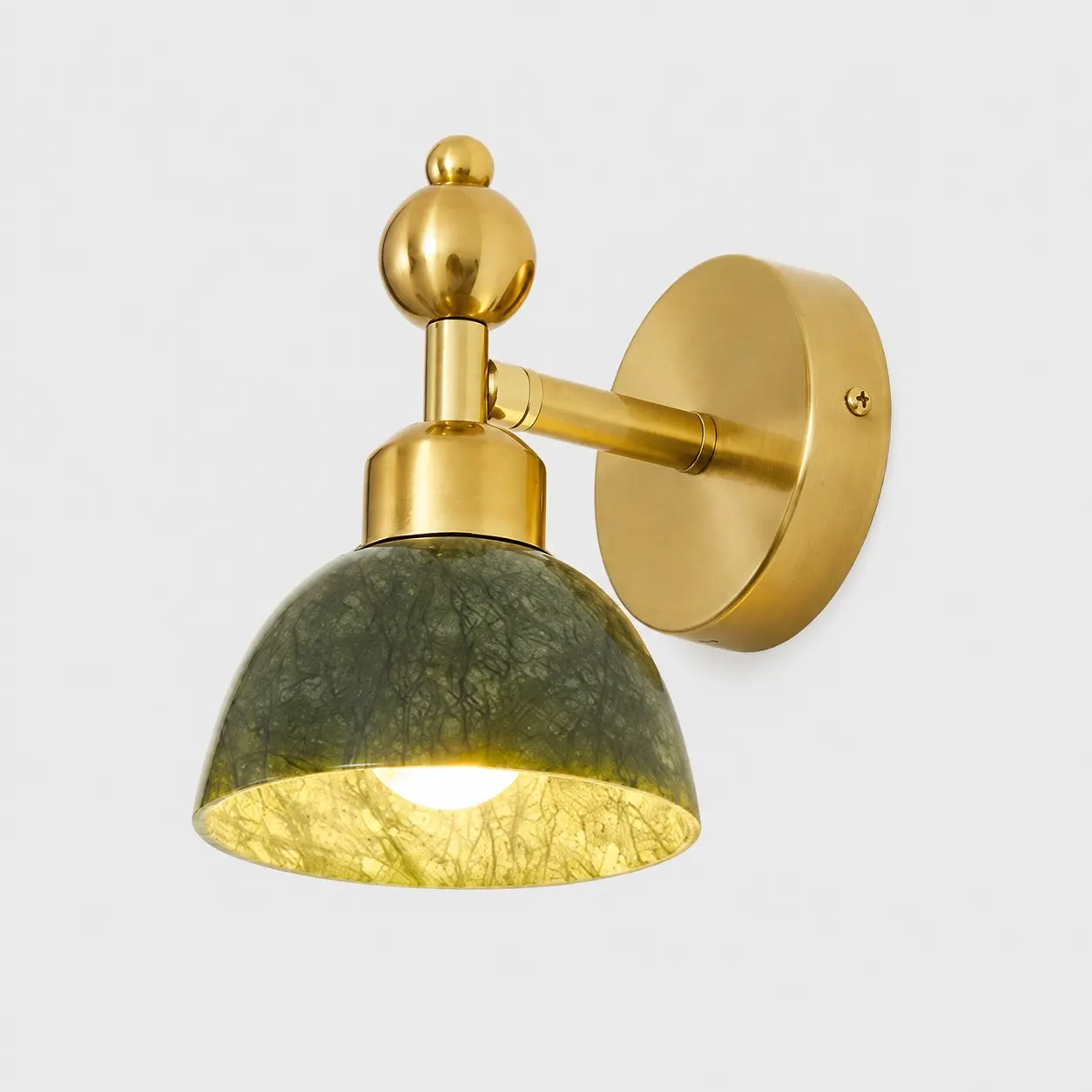 Halve bolvormige, regelmatige, kleine, groene stenen muurlamp