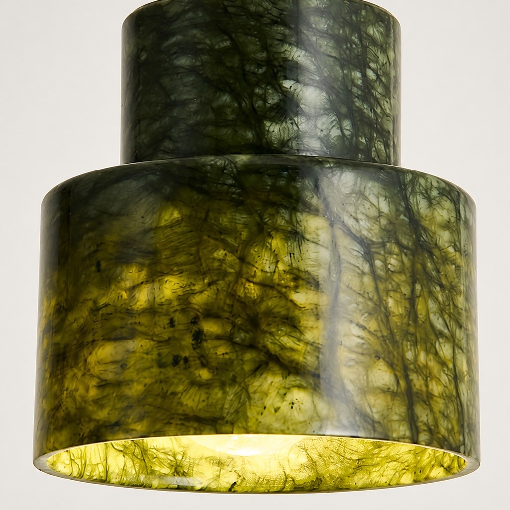 Pantalla cilíndrica de jade iluminada