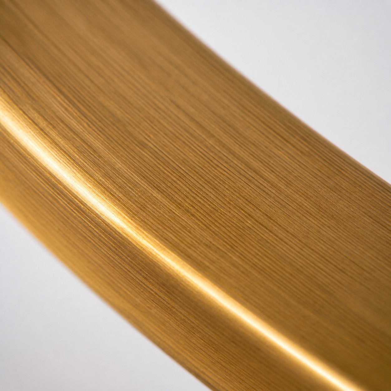 Detalle del aplique de pared con borla de cristal y concha 1