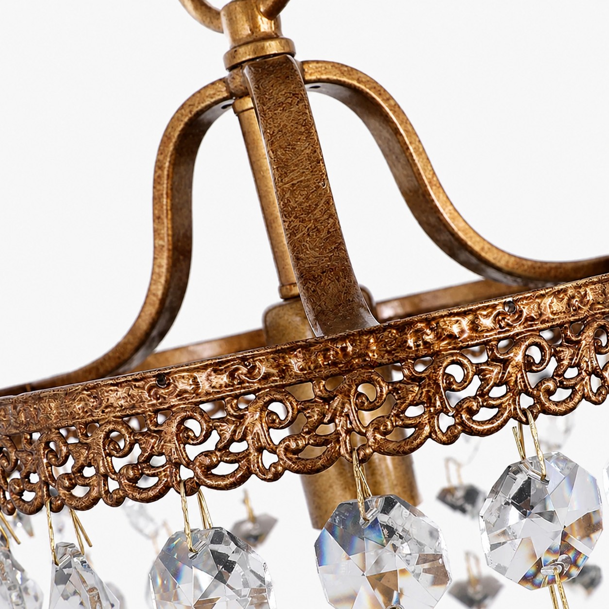 Detail 3 der Mini-Pendelleuchte mit facettiertem Kristalllaternenmotiv
