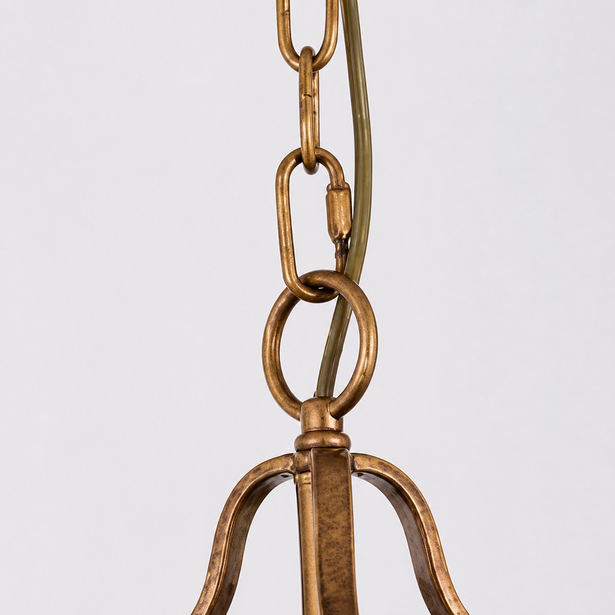 Detail 1 der Mini-Pendelleuchte mit facettiertem Kristalllaternenmuster