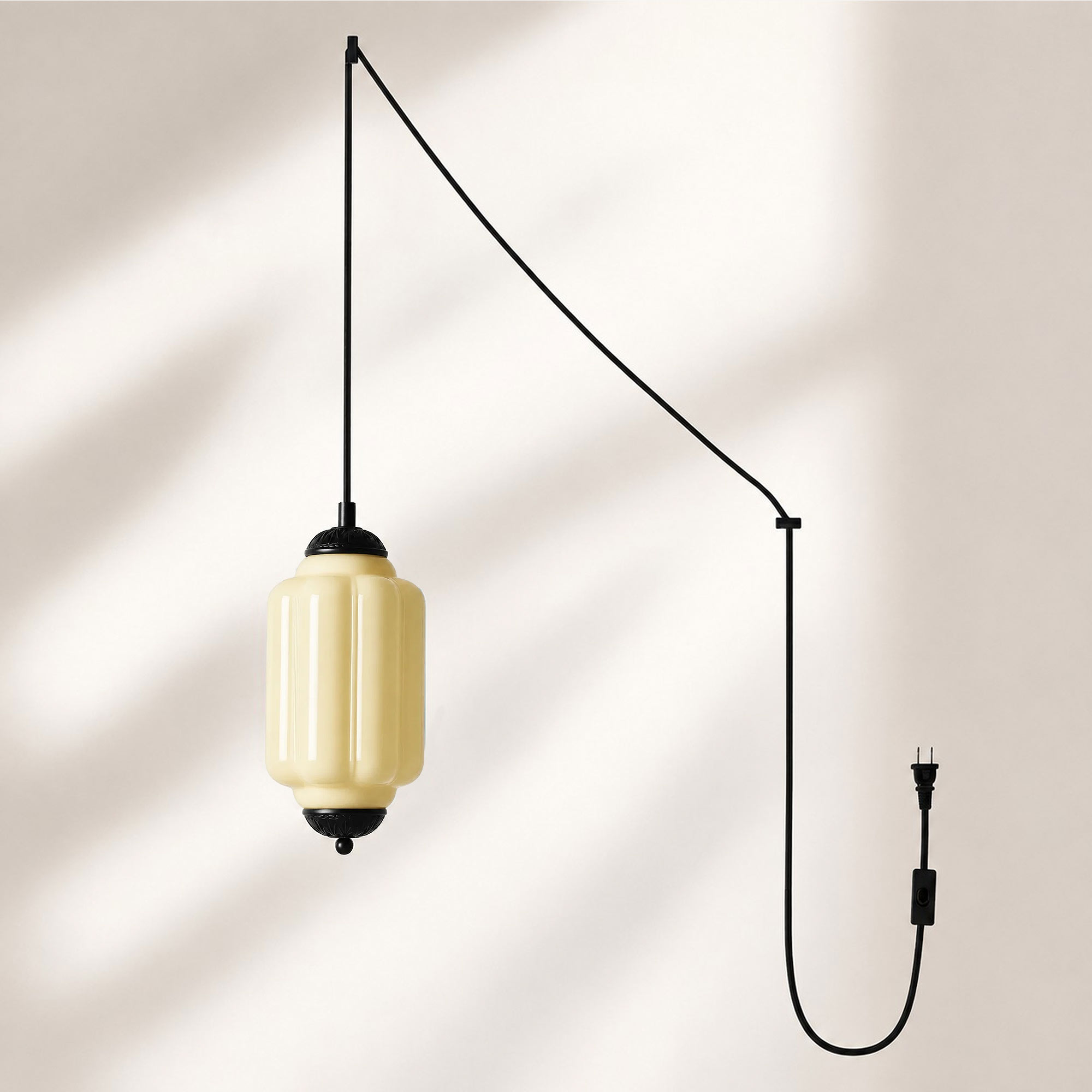 Lámpara colgante con acabado negro y pantalla de cristal amarillo