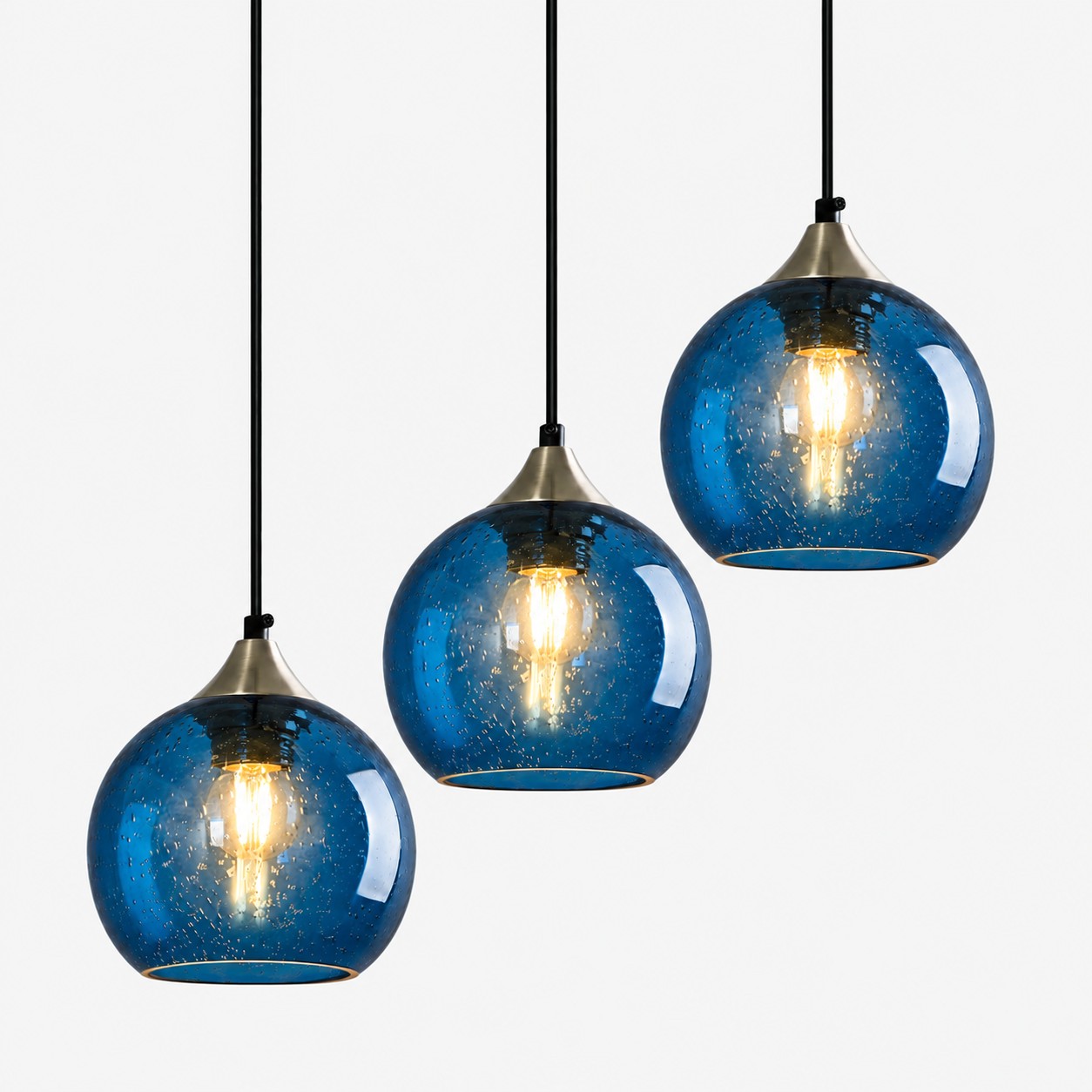 Kugelanhänger aus blauem Blasenglas