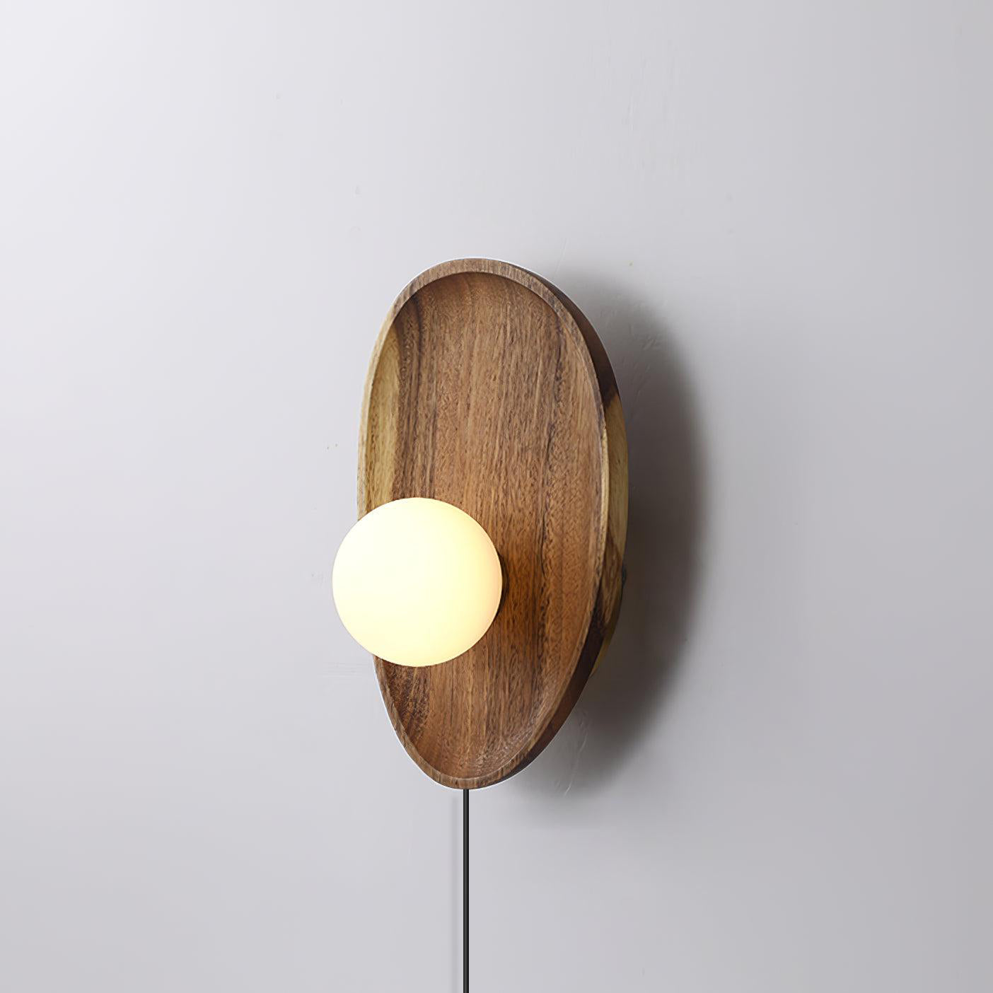 Eivor Holz-Steckdosen-Wandleuchte (Artikelnummer) – Produktansicht