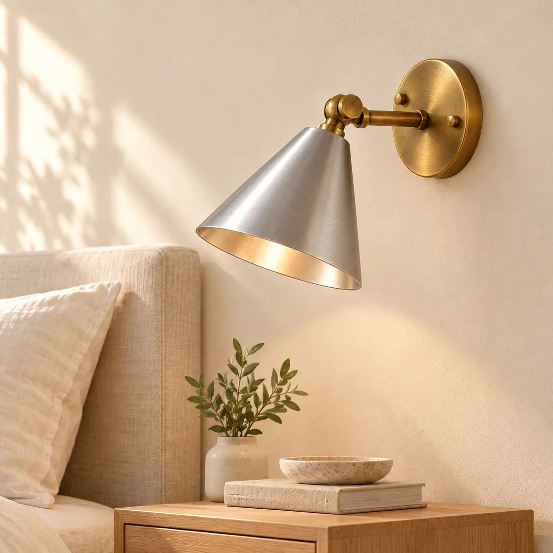 Applique murale conique en aluminium réglable dans un cadre intérieur