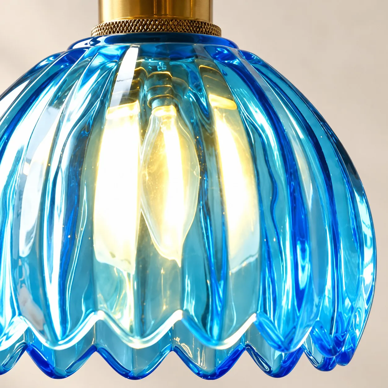 Flower Glass Pendant Lamp in Detail