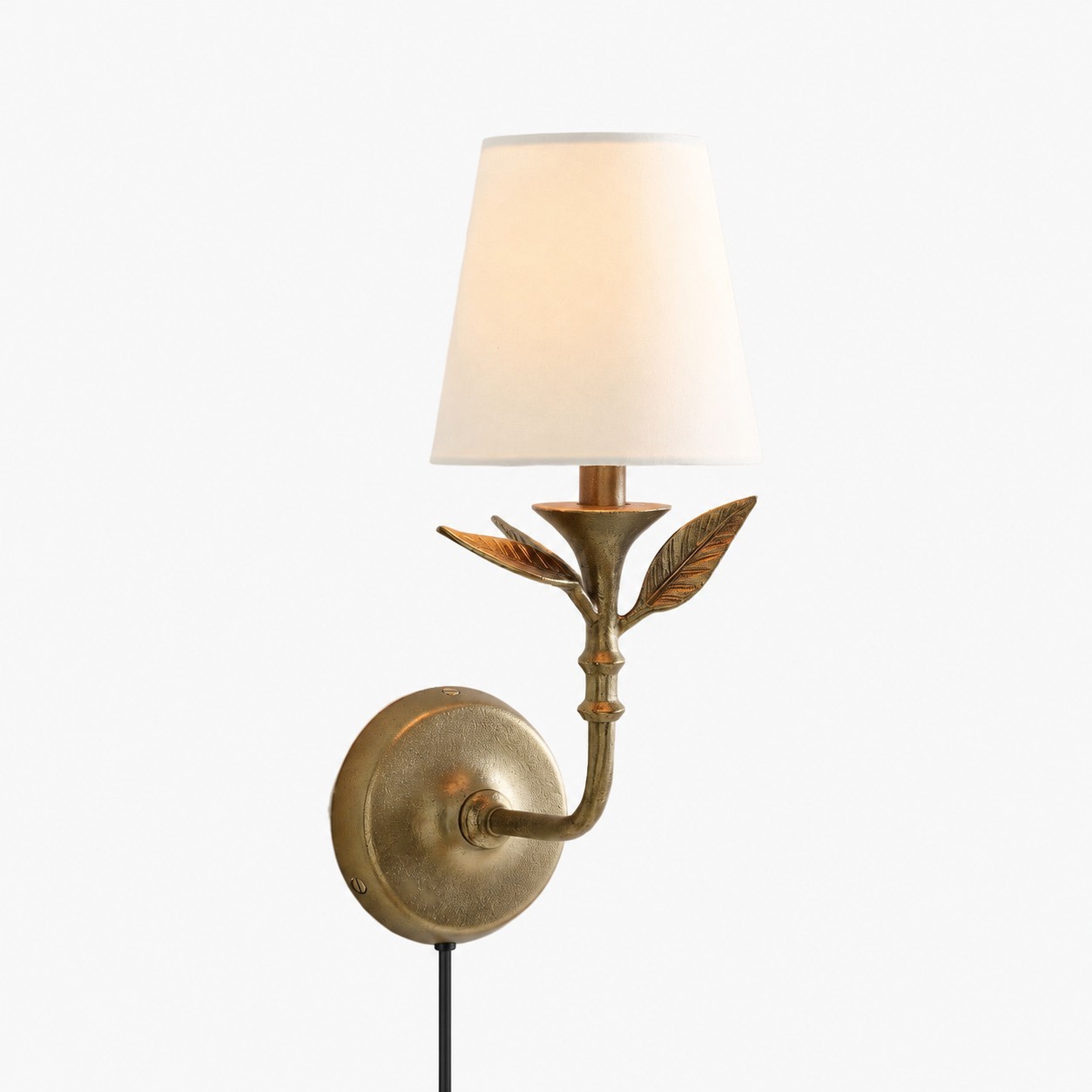 Applique Roven en laiton antique avec abat-jour en lin blanc
