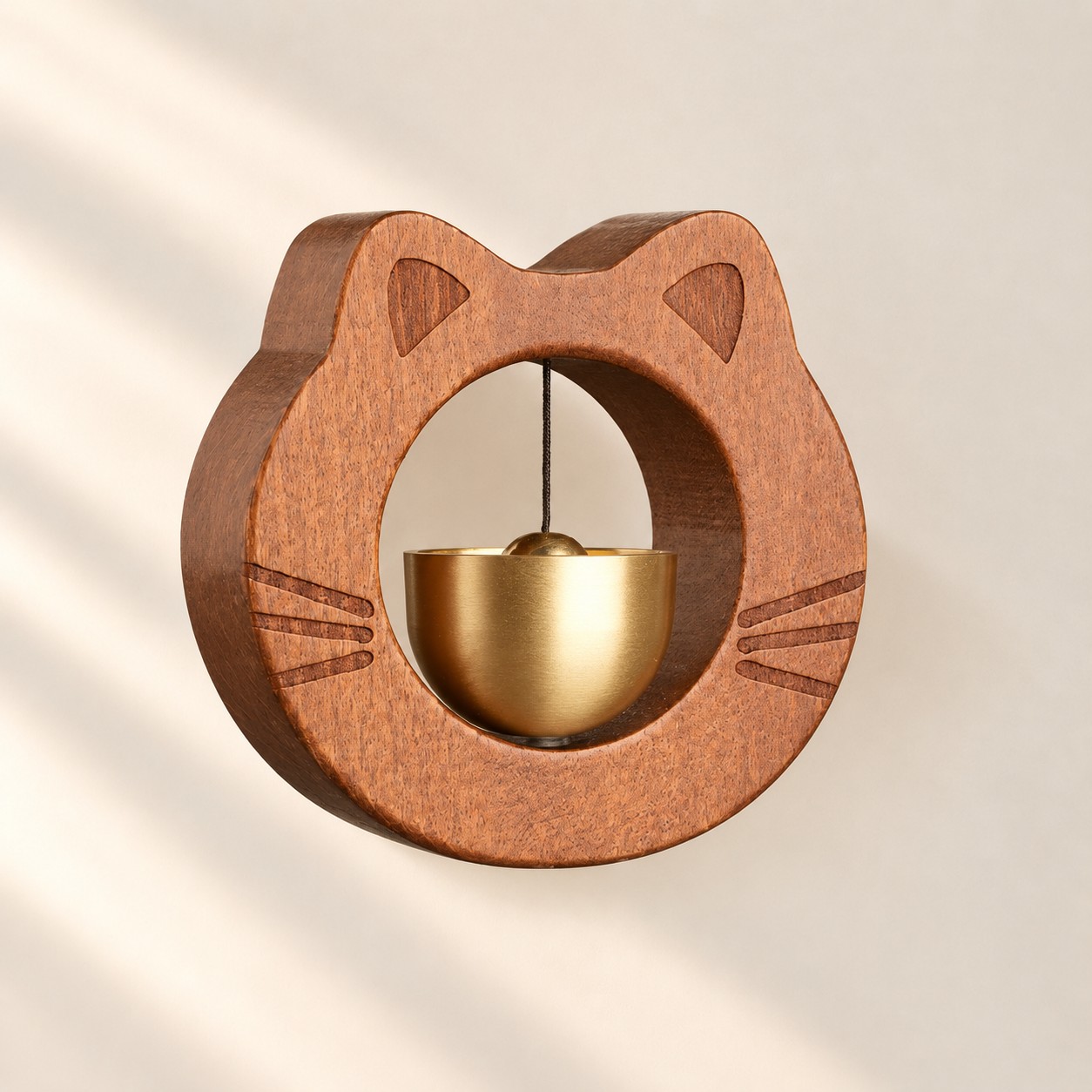 Gatto portafortuna, noce