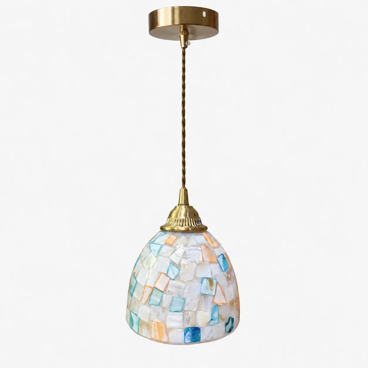 Lámpara colgante de cristal con conchas de capiz de colores