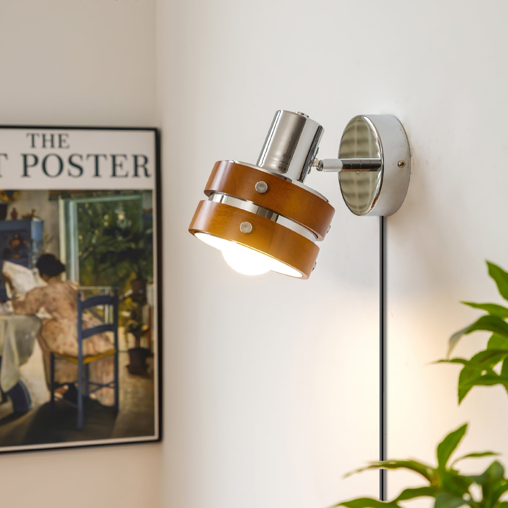 Vue produit de l'applique murale Karry en bois de noyer