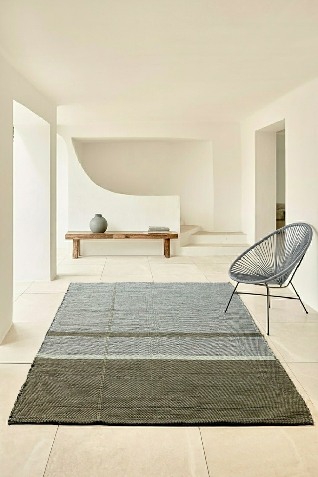 Tapis en fibres recyclées tissé à la main LEONOR