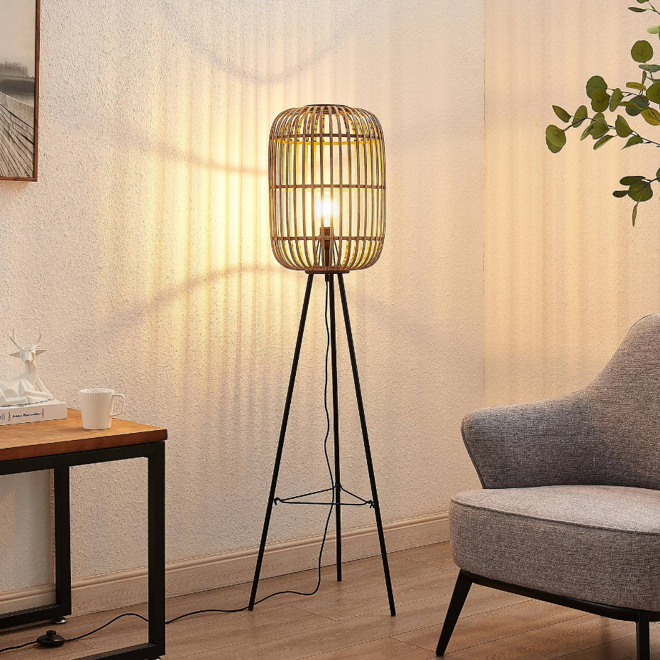 Lampadaire en bois traditionnel, Canyana
