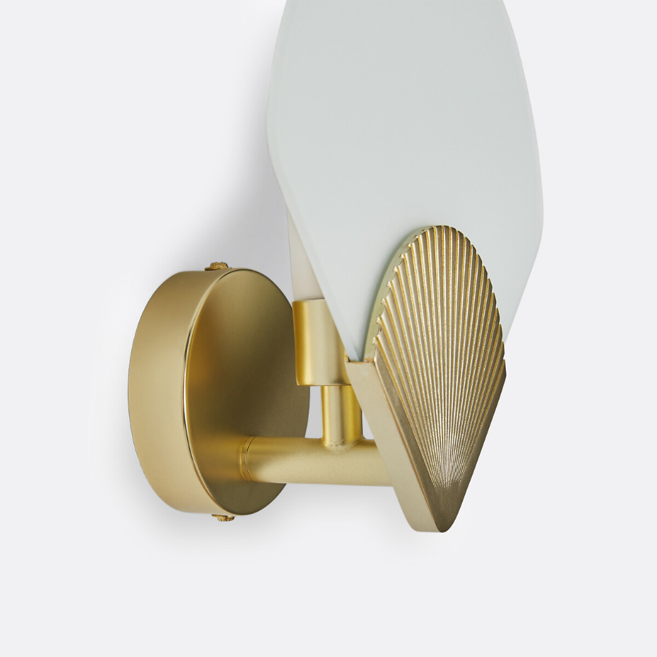 Applique laiton et verre opaline, Alcance