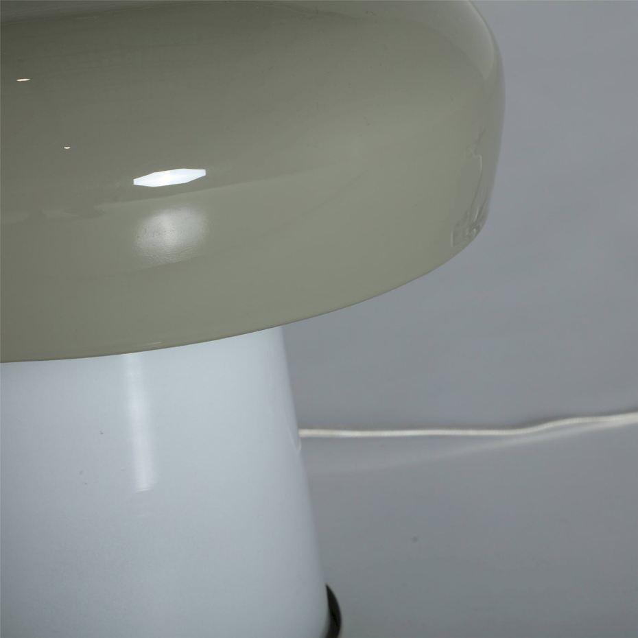 Lampe de table en verre et fer