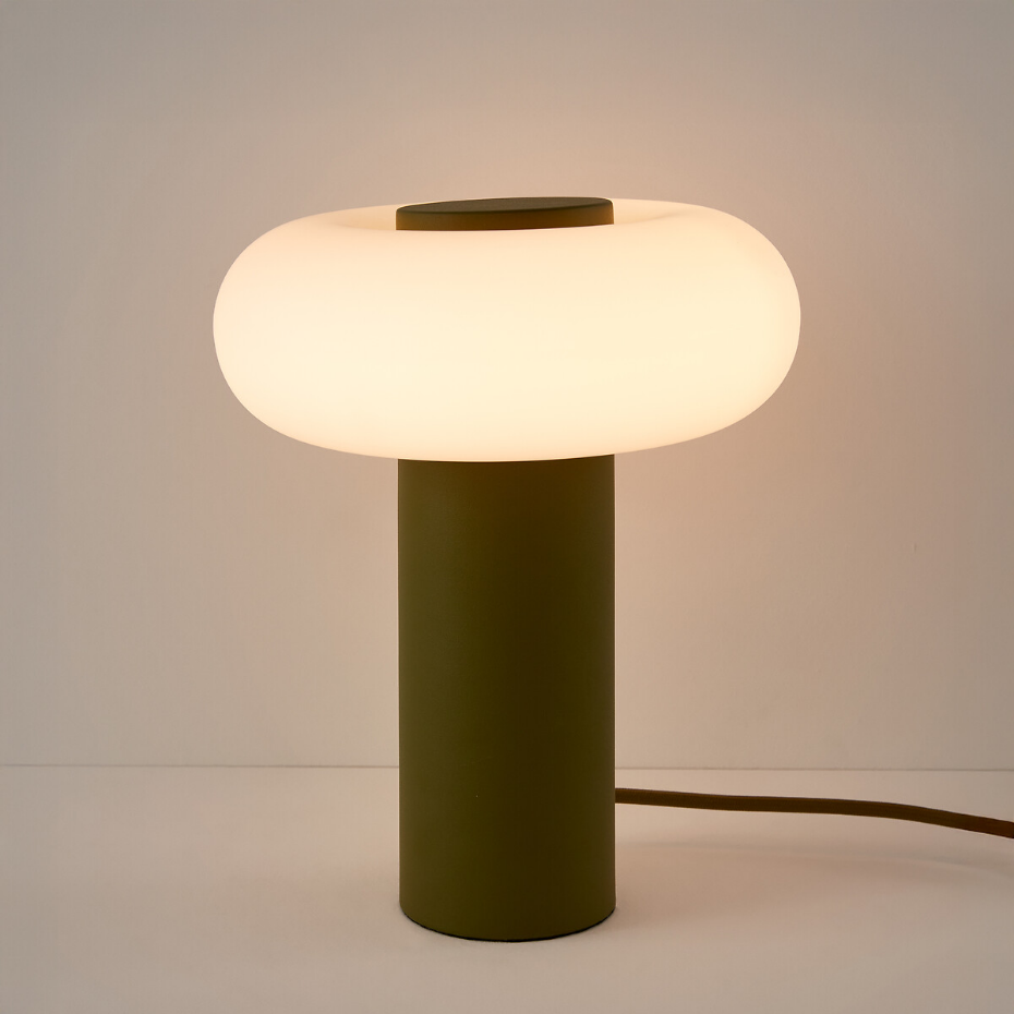 Lampe à poser, en métal fer et opaline, H25,6 cm, OMER