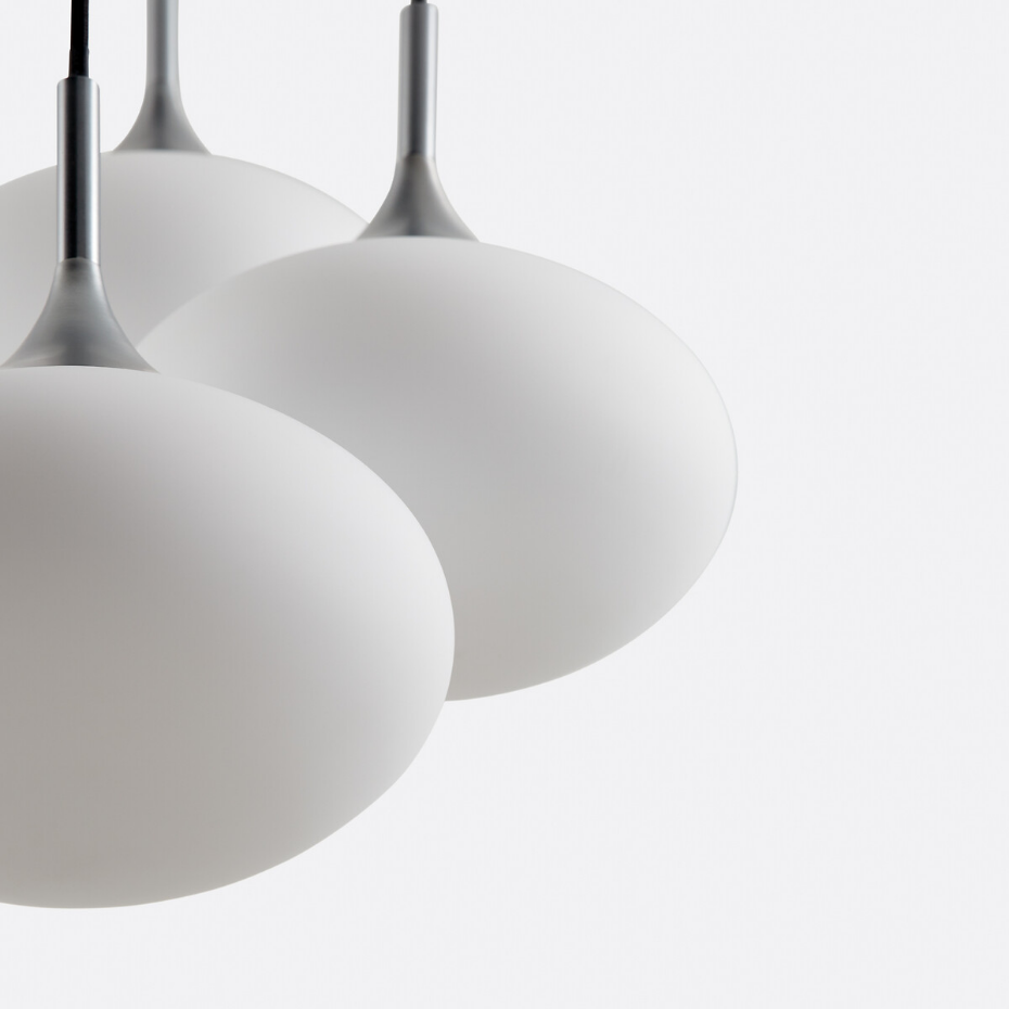 Suspension grappe métal fer et opaline, Merisa