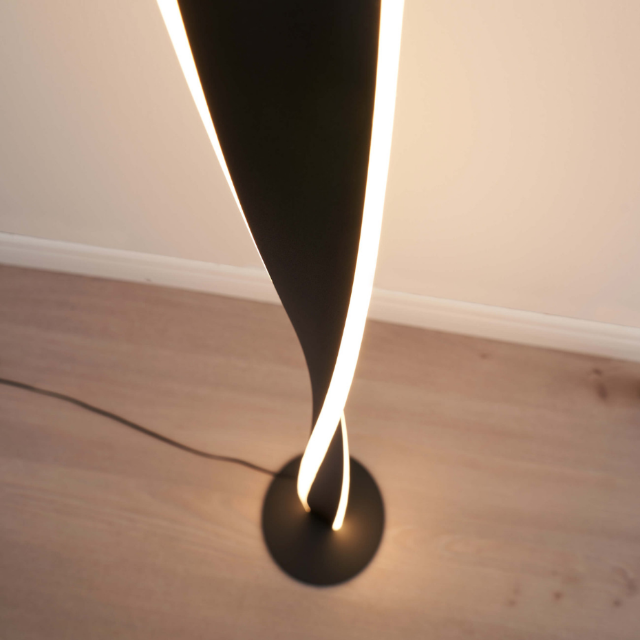 Lampadaire Design avec Torsade Unique – MAZEN