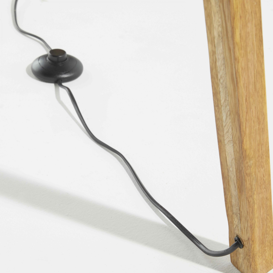 Lampadaire en bois et fibres de rotin