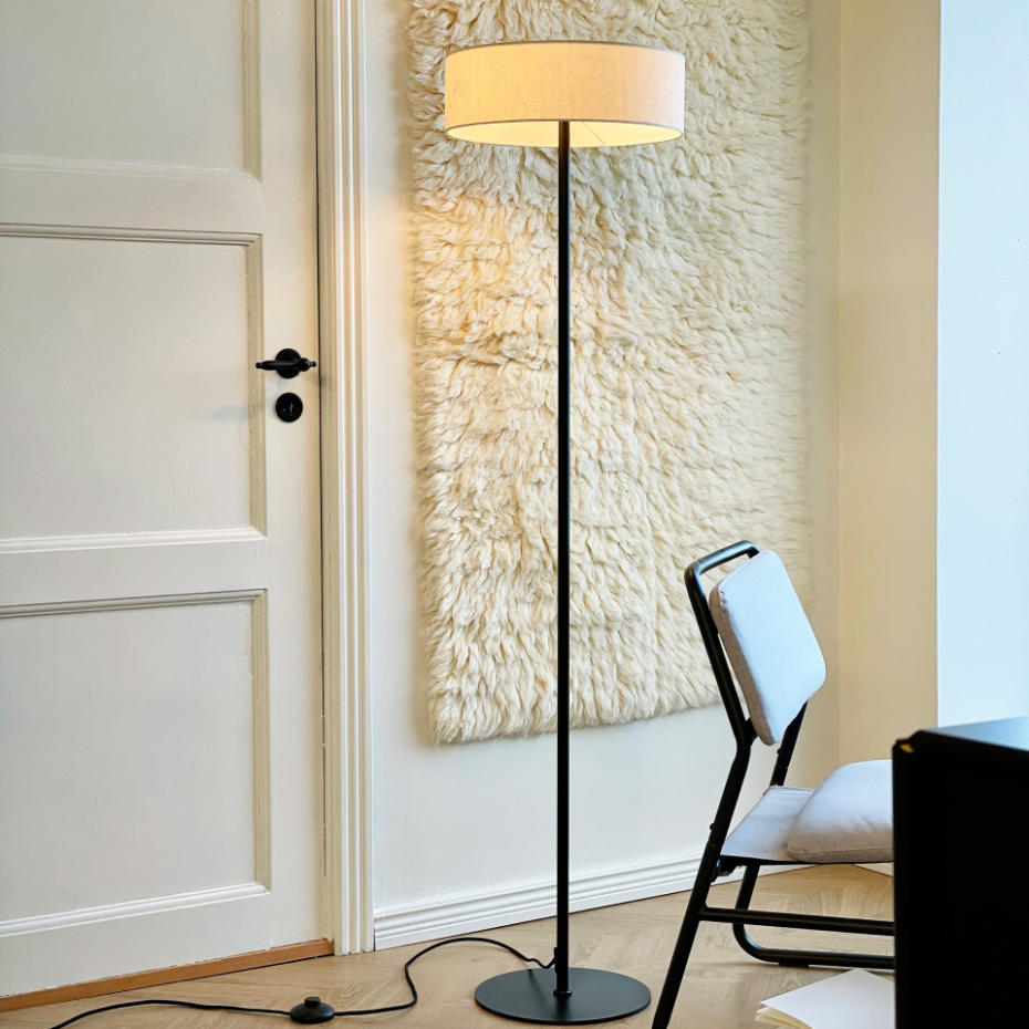 Lampadaire en métal et tissu Noir/Blanc Calix