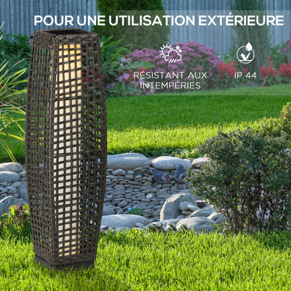 Lampadaire LED solaire de jardin style colonial résine filaire