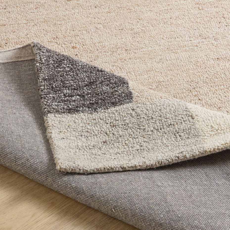 Tapis en laine tufté main aux couleurs douces et bordures