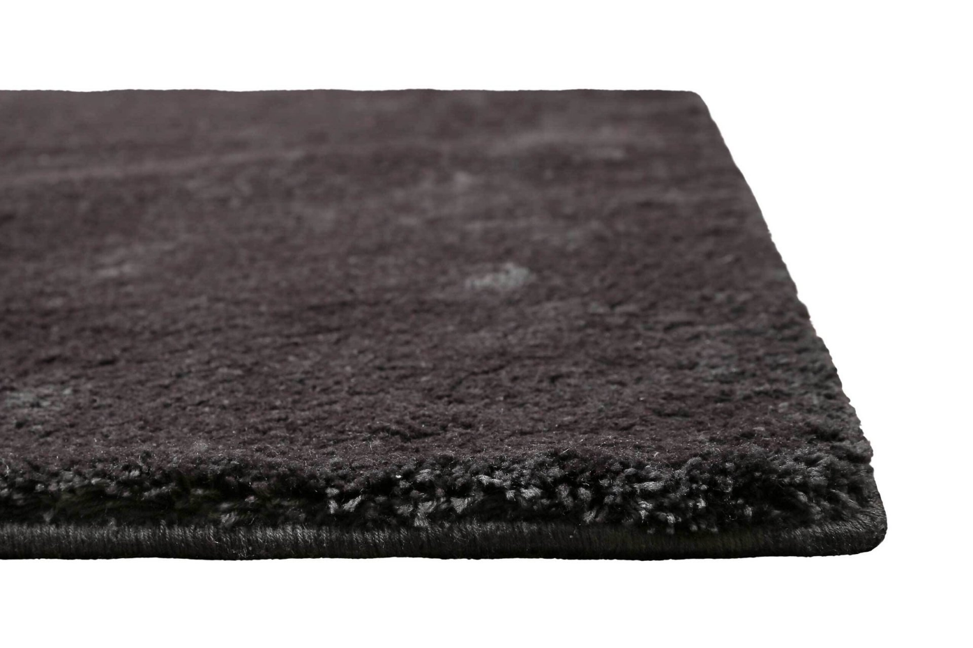 Tapis à poils longs avec de légères rayures ,  Lulu