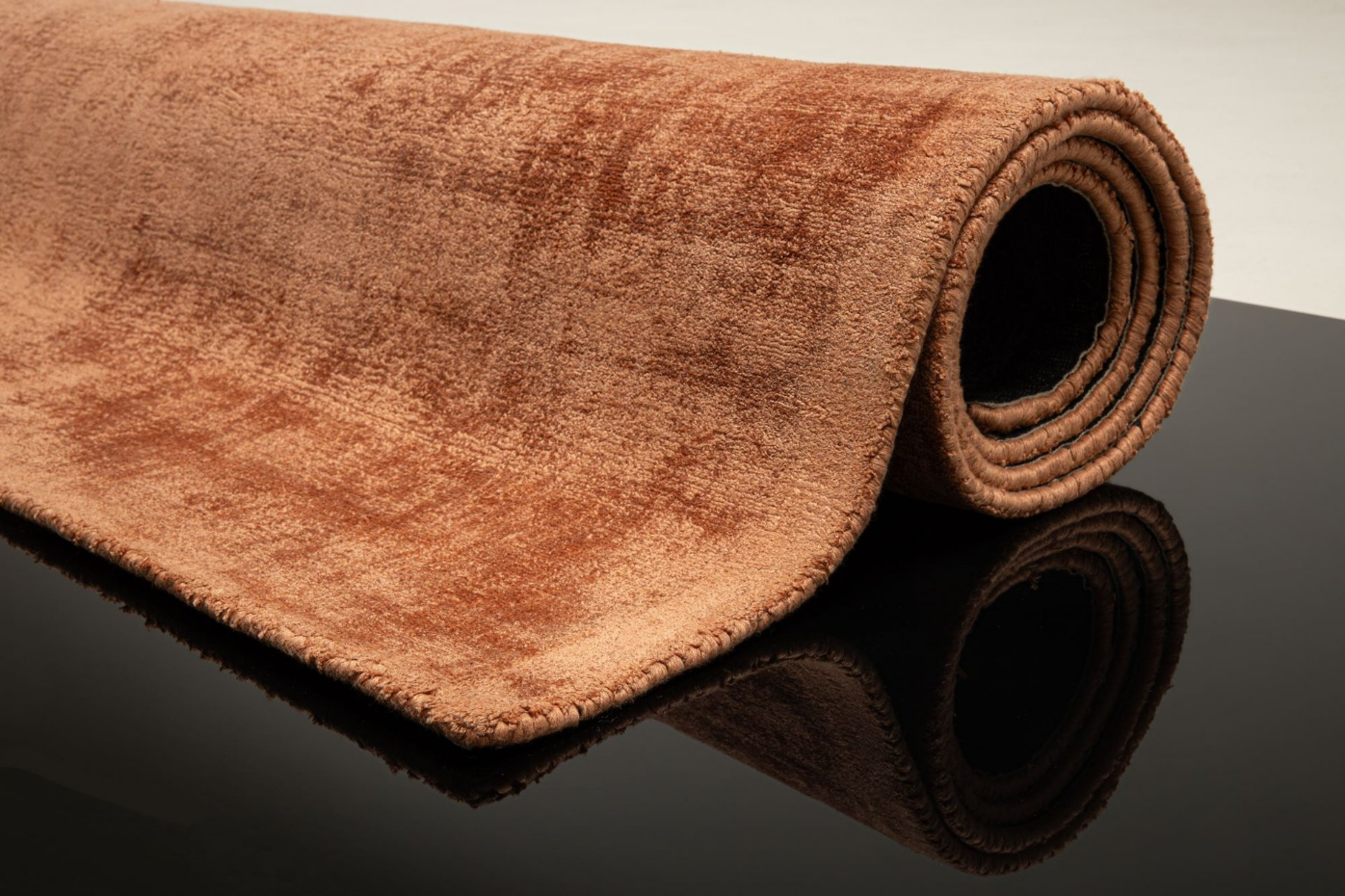 Tapis en viscose tissé main aspect vieilli - Shine