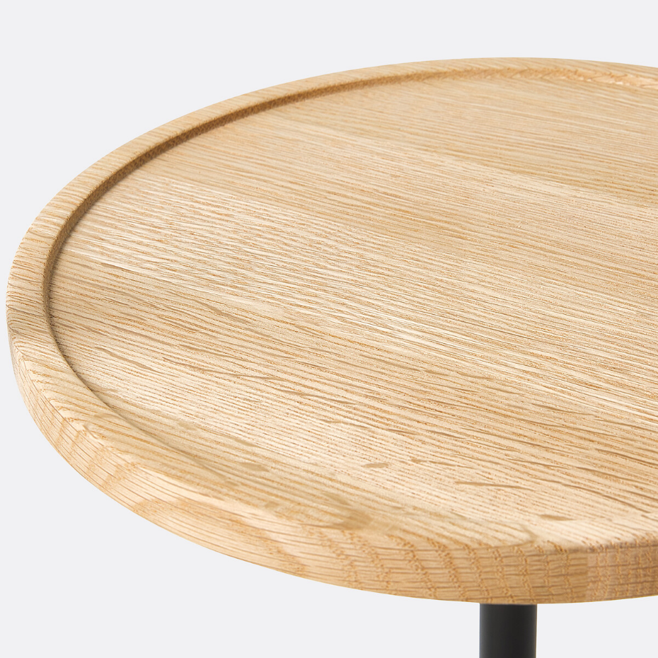 Lampadaire avec tablette métal fer et chêne, Mugli