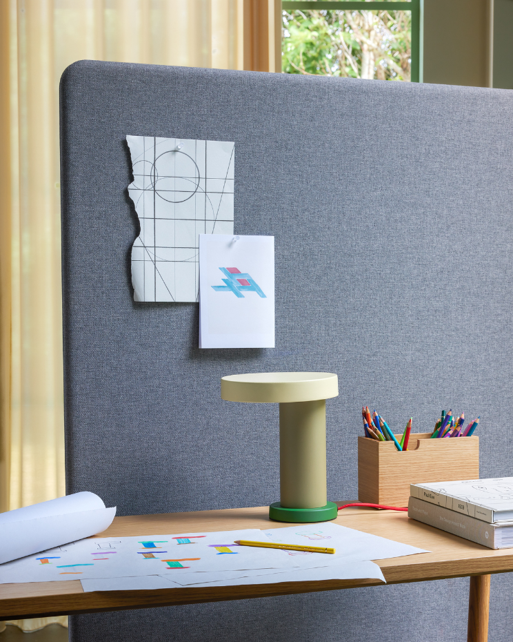 Lampe de table en fer et polycarbonate MAGIC