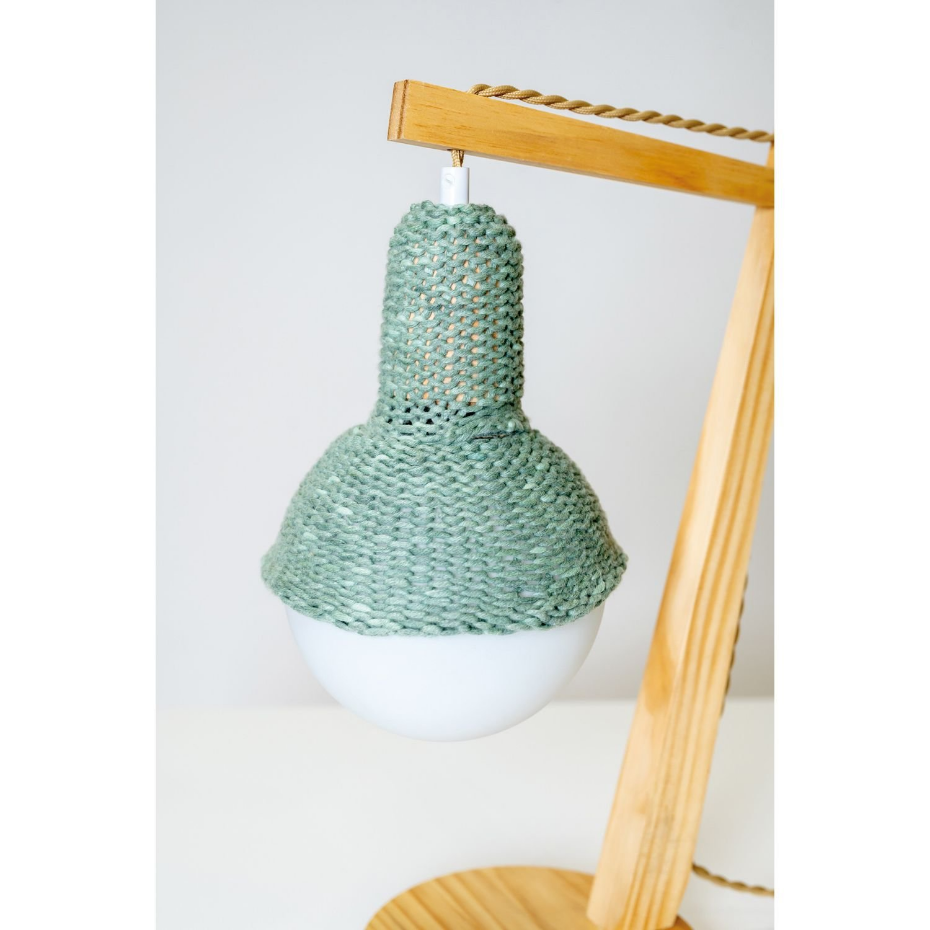 Lampe de bureau ou de chevet en bois avec abat-jour en laine